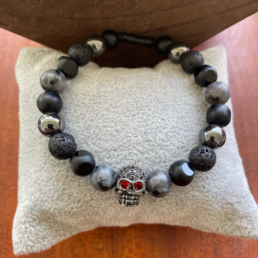Bracelet with skull